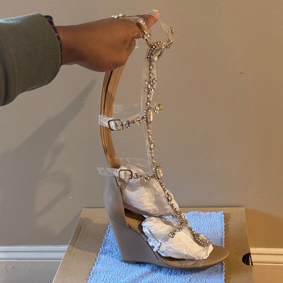 Yulanda Jeweled Gladiator Wedge Women's Sandals - Picture 5 of 8